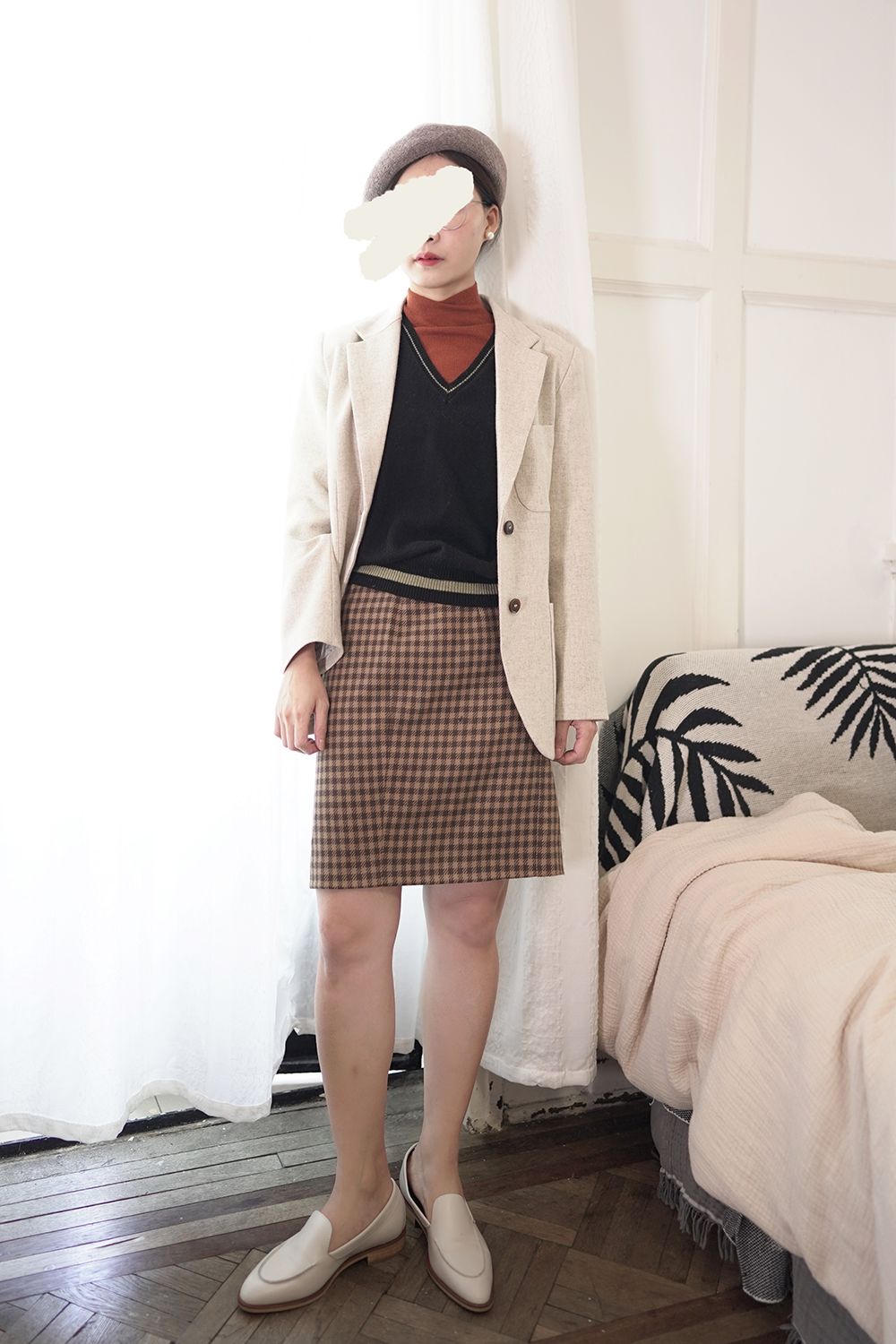 杏色大衣内搭什么颜色毛衣好看,深蓝色大衣内搭什么颜色的毛衣