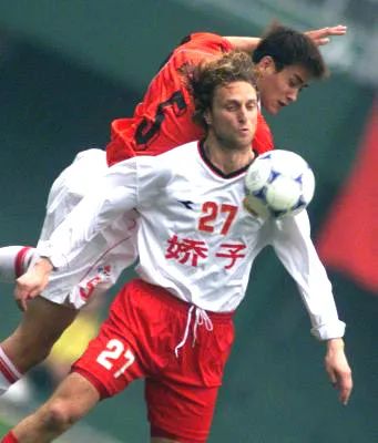 伊布足球经典时刻,伊布的十大经典集锦