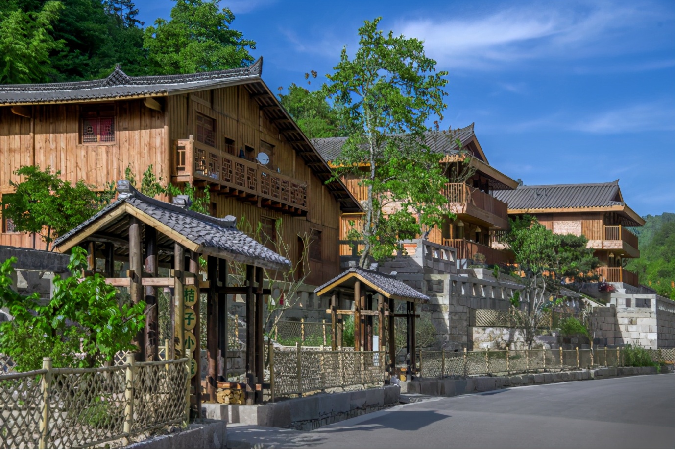 融创联合清华大学捐赠中益乡帮扶项目,探索乡村振兴长效共建模式