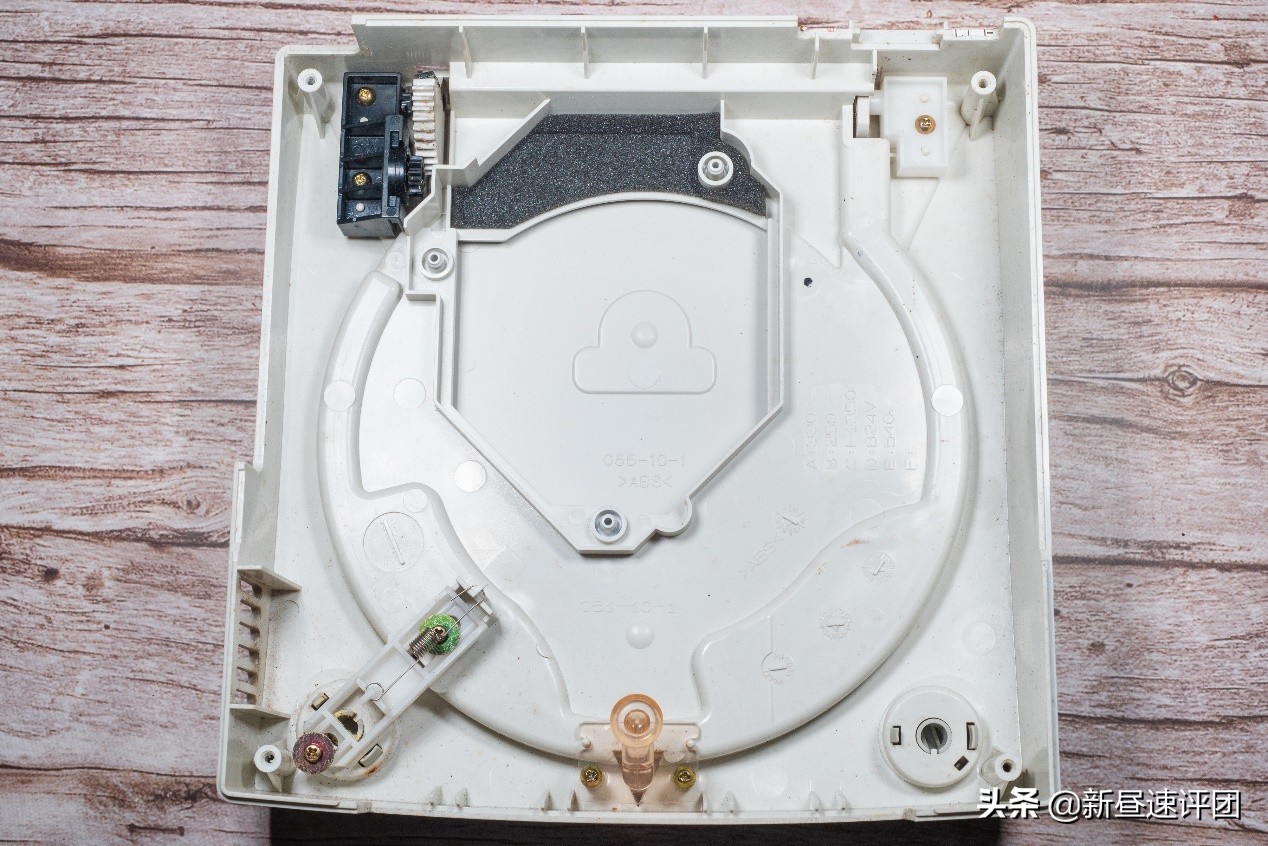 翻新修复DreamCast游戏机：好端端的产品，差点让公司倒闭