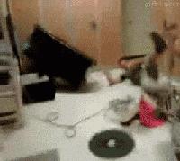 回家的路上看到这么多钱,背包都装不下啊,现在该怎么办