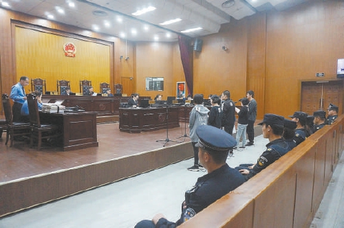 假冒品牌服装涉案300万怎么处理,买假冒品牌衣服70万怎么判刑案例