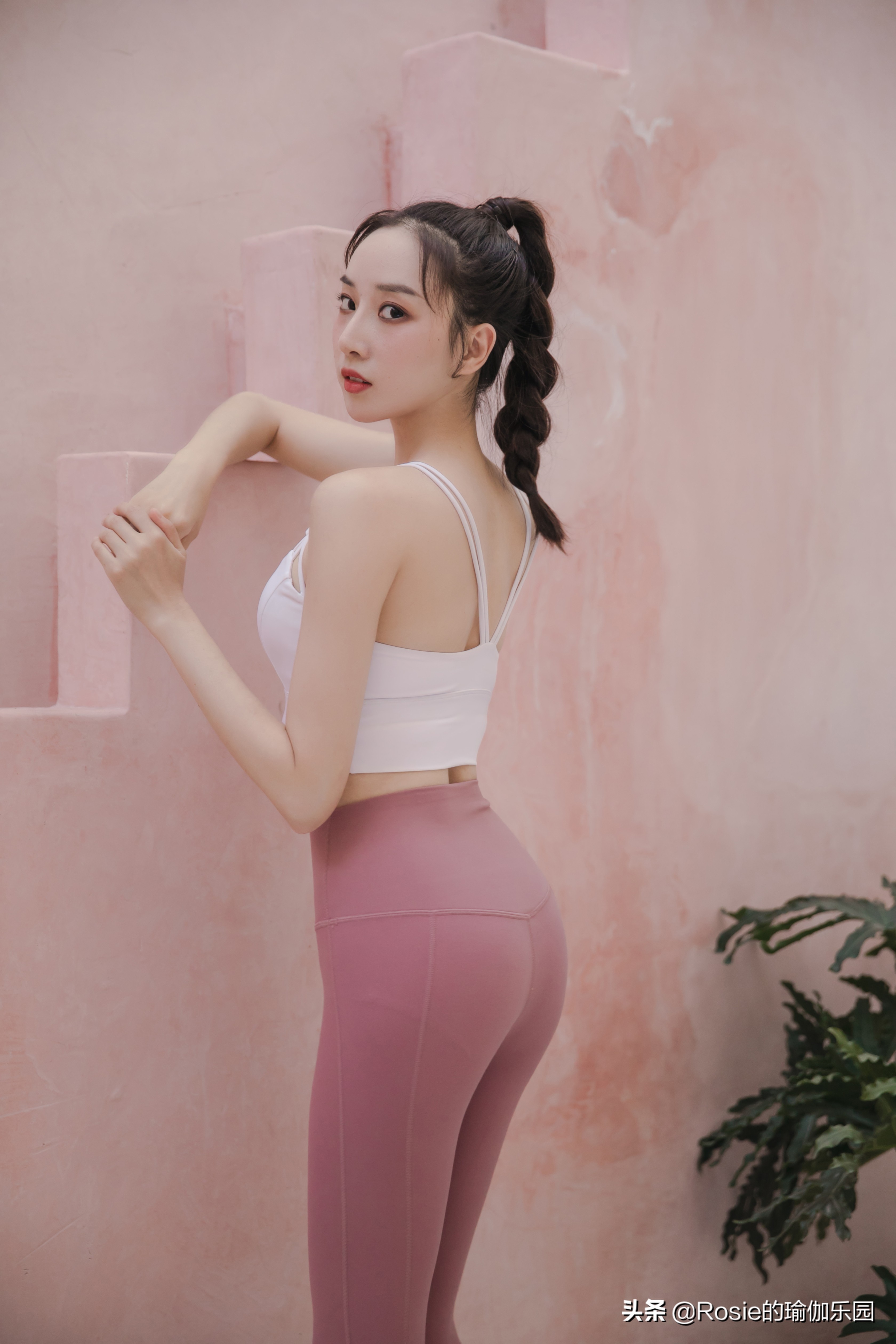 臀侧凹陷穿衣丑更显老,臀凹陷假胯宽怎么穿搭