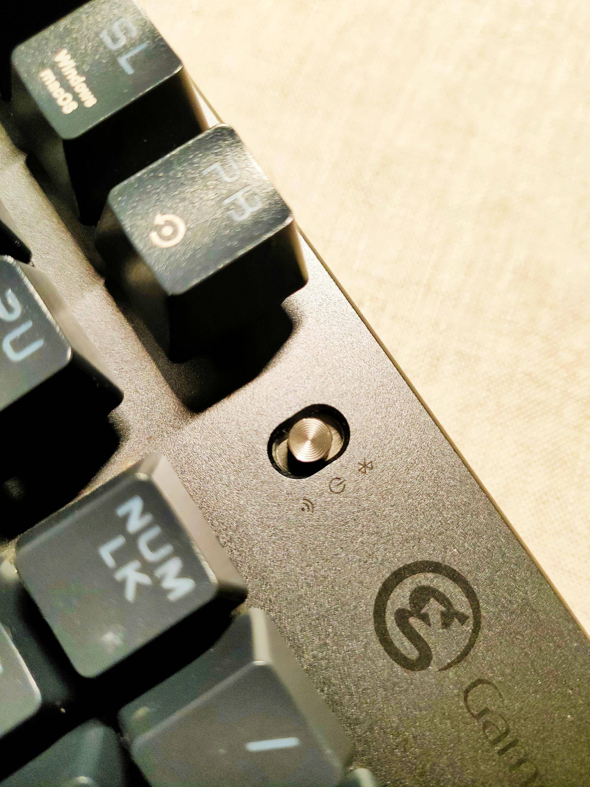 盖世小鸡gk300键盘评测,小鸡gk300双模键盘