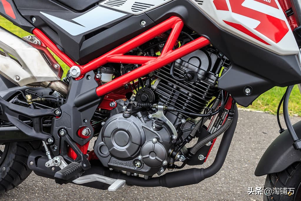 贝纳利小暴龙tnt135高配版,贝纳利小暴龙135可以上高速吗