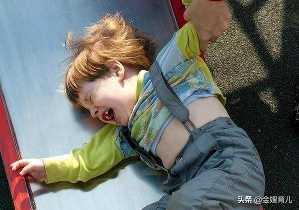 小孩哭闹说话说不清楚怎么教育,宝宝哭闹听不进道理怎么办