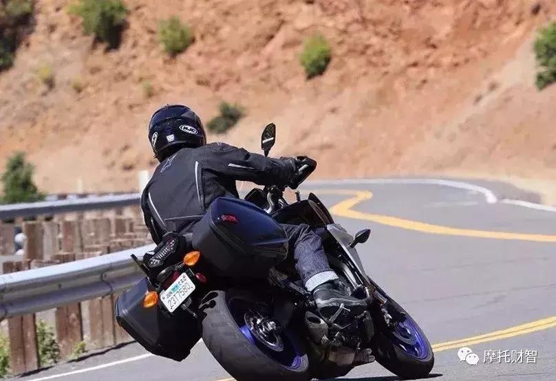 雅马哈tracer900gt对比宝马xr1000,雅马哈tracer900gt是自动挡吗