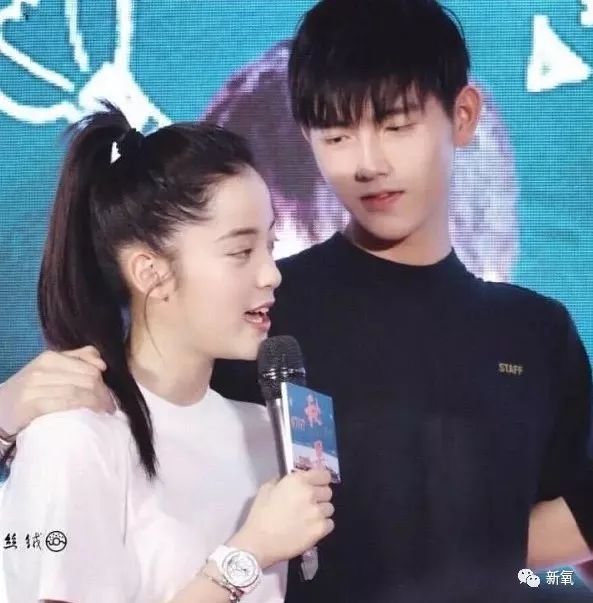 “人精”欧阳娜娜暗讽美合专睡男明星？扒完她的好友圈发现她极度