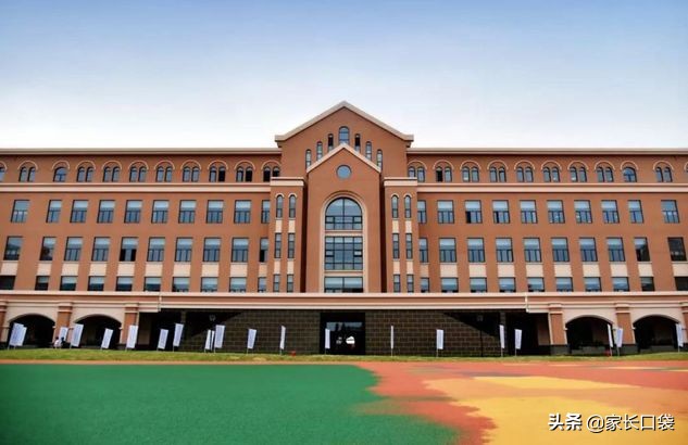 临港世外和建平哪个好,上海临港新城教育