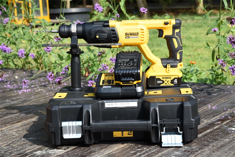 释放自我，轻巧随行-得伟DCH133无刷充电电锤入手使用体验