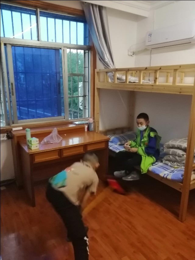 位于花溪公园附近的私立寄宿制学校花溪区英豪学校（迎宾路口）