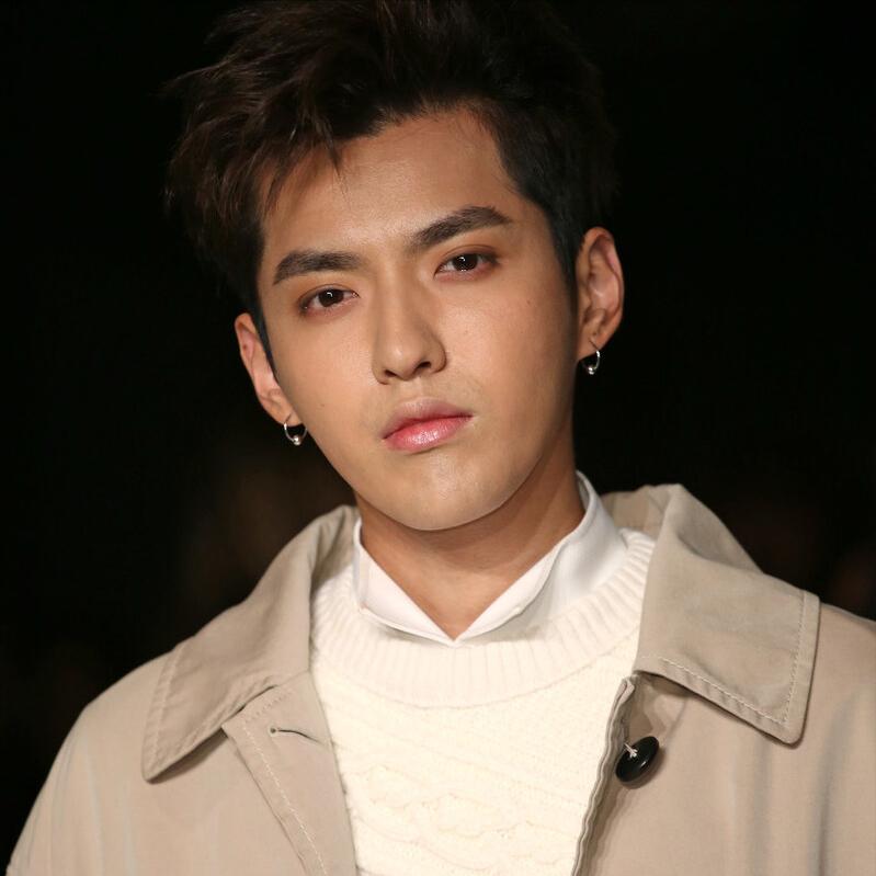 吴亦凡特殊癖好被揭开？精神失常牵扯出更大丑闻，林生斌险逃一劫