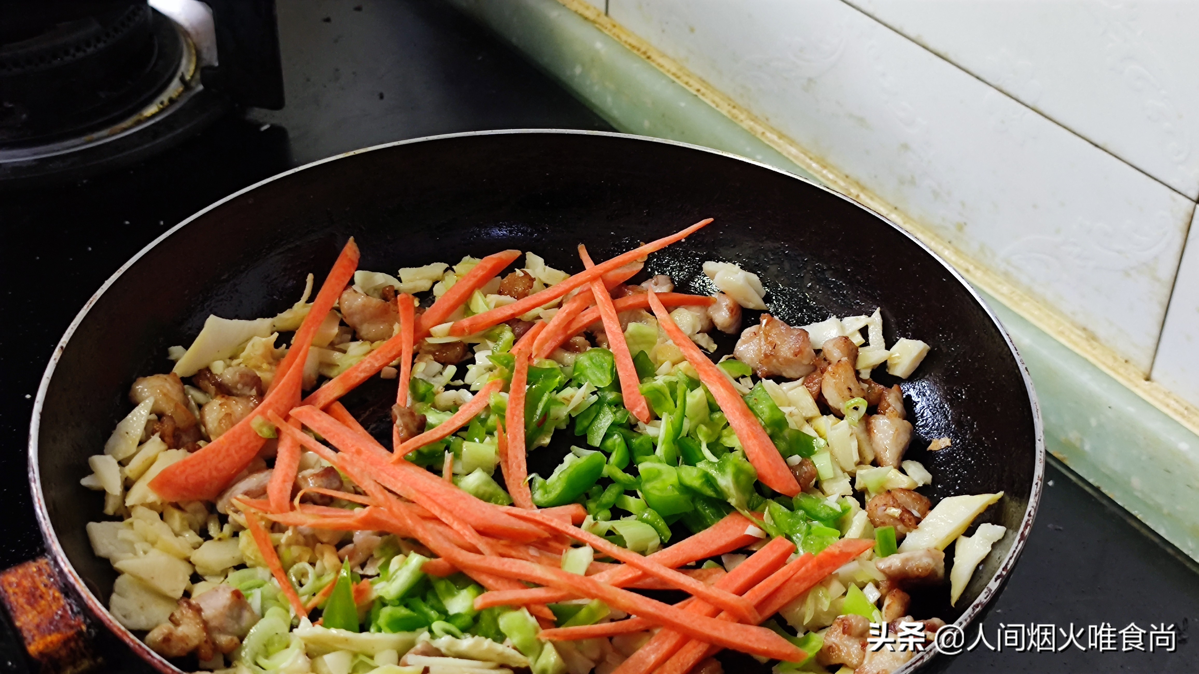 鲜笋炒肉丁,竹笋炒肉丝拌面怎样做才好吃