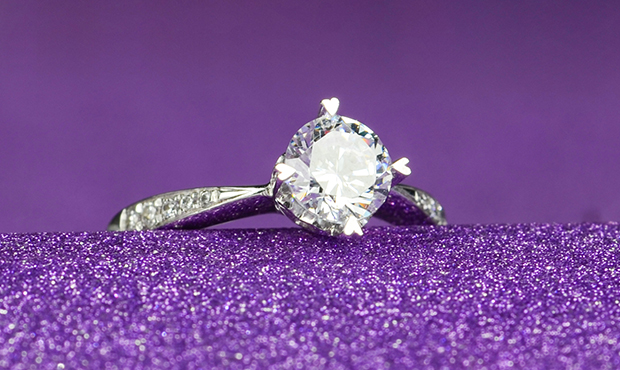 哪个品牌的钻戒每个款式独一无二,钻戒到底买什么品牌好