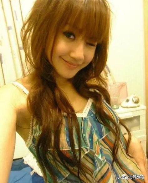 老公夜会嫩模转1万，小S却一个包背10年，这婚姻好不好她不知道？