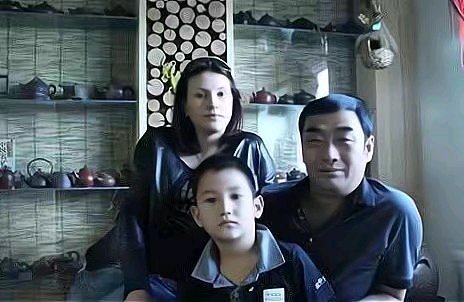 中国混血村当地到处遍布白人美女,金发碧眼的中国混血村