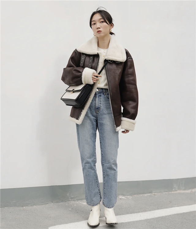 今年流行款羊羔绒羽绒服拼接的,比羽绒服更保暖的羊羔毛外套