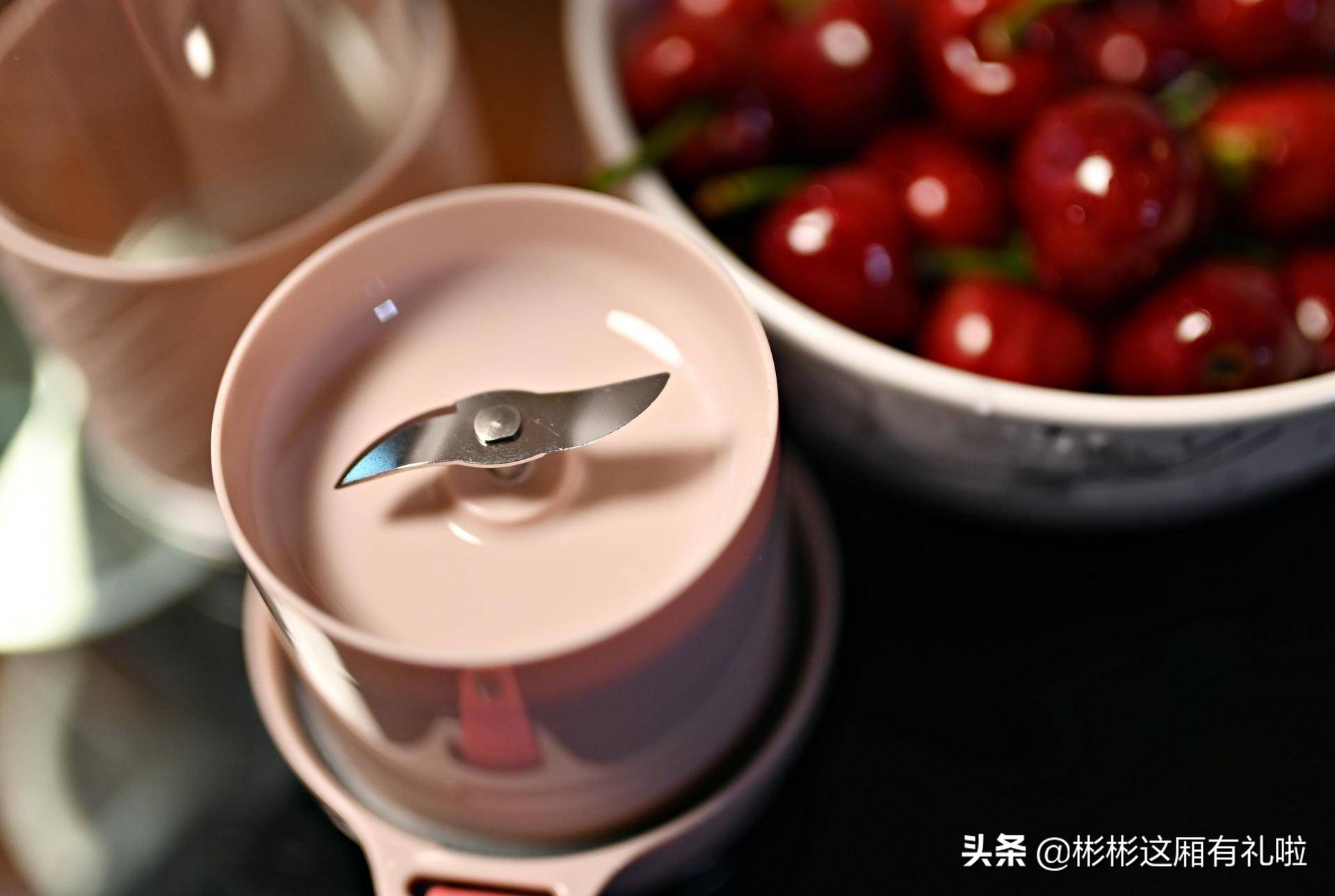 便携式榨汁杯如何用,便携果汁榨汁杯手把手教程