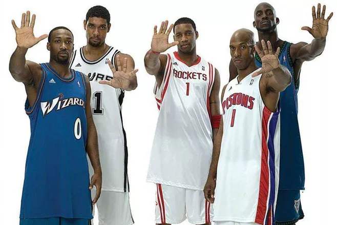 NBA走过73年历史,而篮球鞋变化也是天翻地覆!耐克靠乔丹成霸主