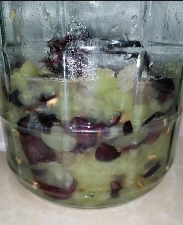 自制葡萄酒葡萄和冰糖比例是多少,自制葡萄酒的正确方法与详细步骤
