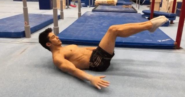 “巴西吴彦祖”爆红网络，帅气颜值不输本尊，完美身材叫板彭于晏