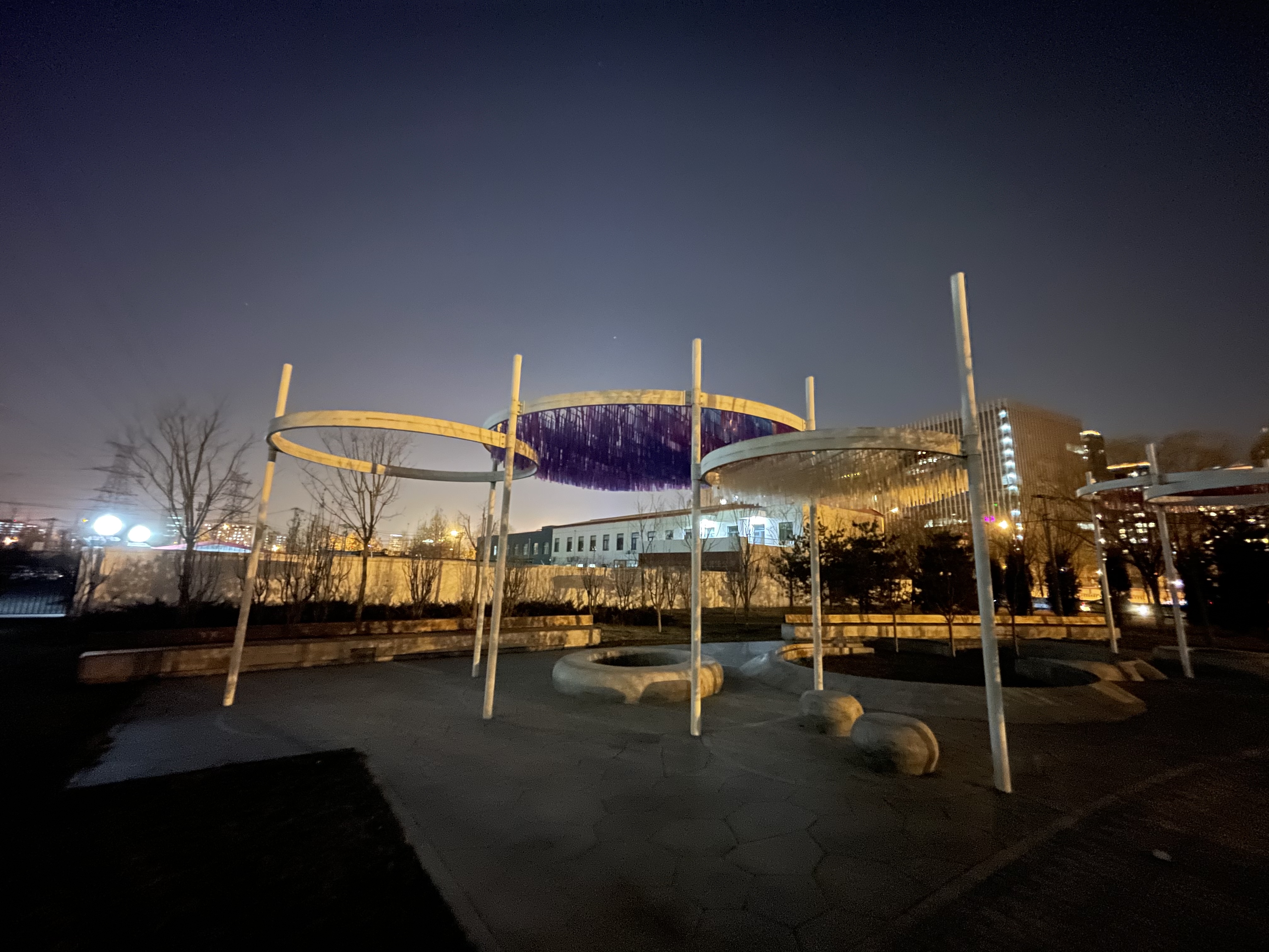 苹果12promax和三星note20ultra,iphone12promax夜间拍照对比