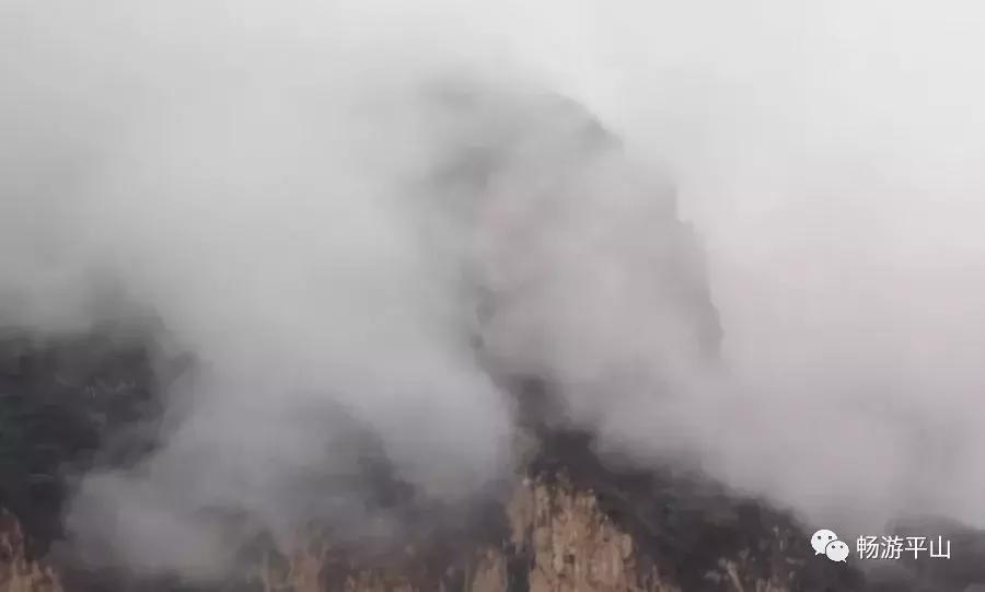 暮春之雨潇潇落,仙山云雾缥缈间~