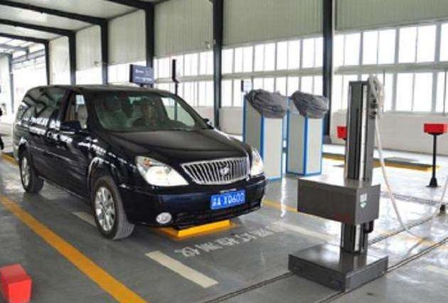 卤素灯一般多久会变暗,卤素灯使用多久会变暗