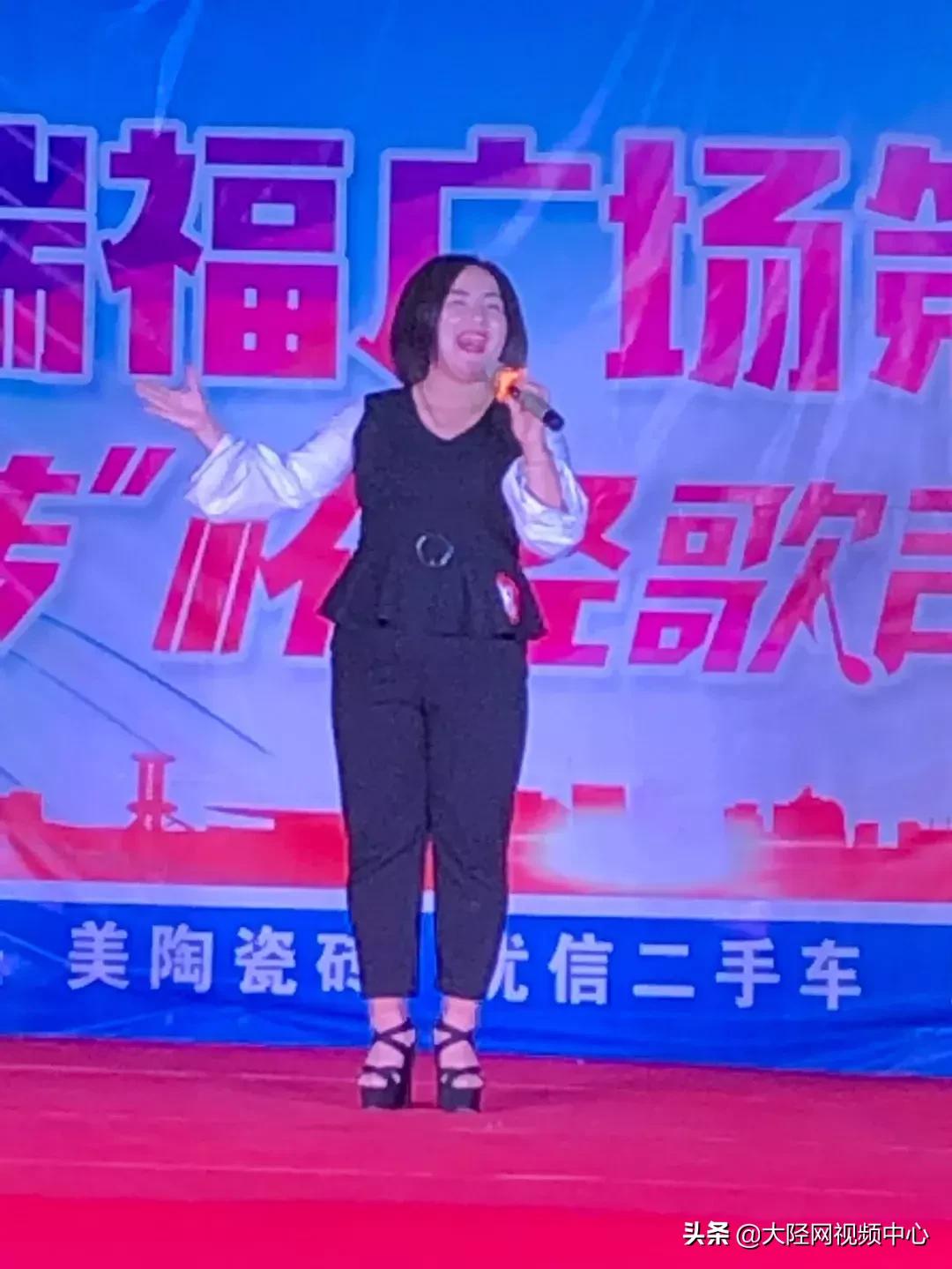 决赛时刻:第二届“美陶瓷砖”杯陉歌声决赛万瑞福广场隆重上演