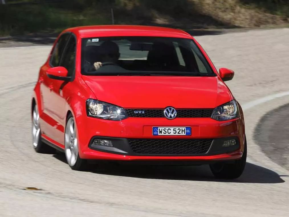 年轻人第一台车选大众菠萝怎么样,沉浸式体验老款大众菠萝