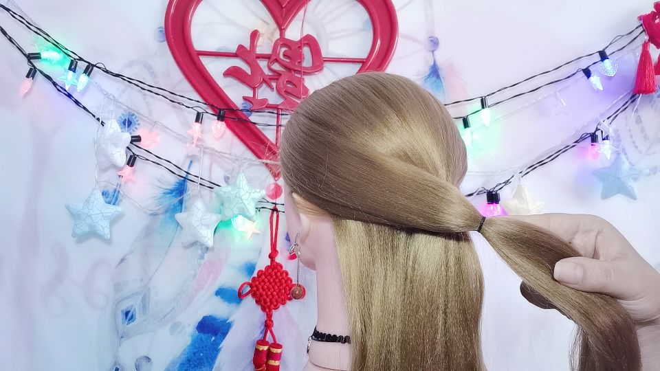 法式慵懒低马尾扎法学生党短发,短头发怎样扎低马尾好看又简单