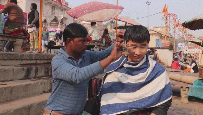 辞职后，我跑去印度恒河洗了个澡