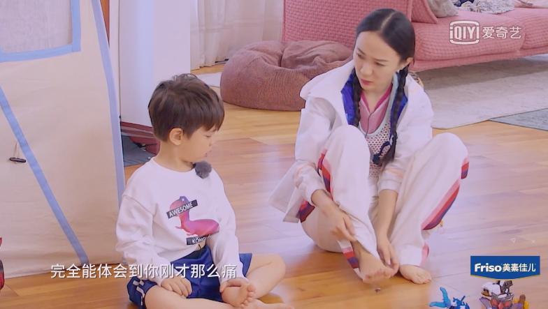 嗯哼摔倒完整版,嗯哼摔倒