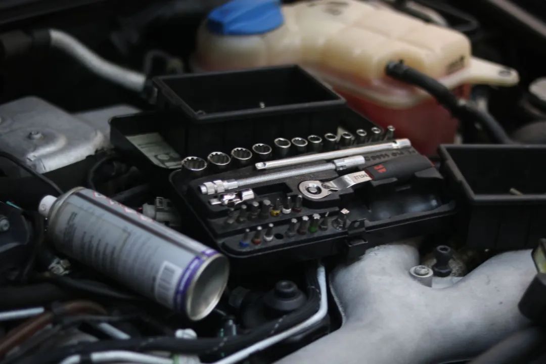 怪兽搞老车：翻新一辆残破生锈的柴油版奥迪A6，翻新后变新车