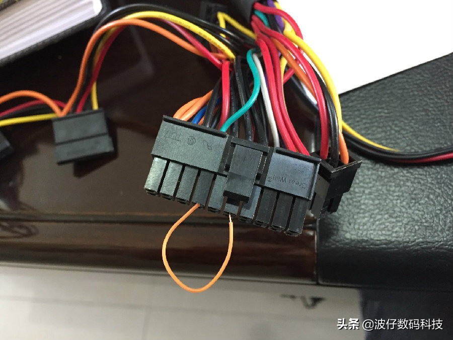 不用万用表测试电源正负极,不用仪器测漏电