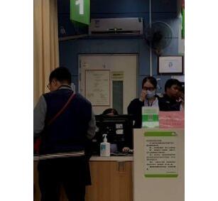 女子光着上身做检查医院这一操作让她从头凉到脚