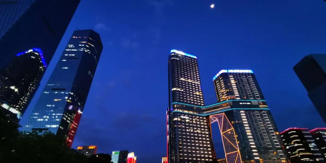 前戏十足！CBD旁超高层LOFT，暗藏三点隐秘