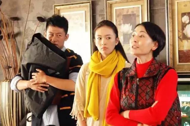 生孩子后迫不得已剪头发,生完孩子为什么把头发都剪掉