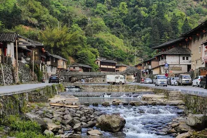 去漳州玩住厦门还是漳州,旅游去厦门还是去泉州