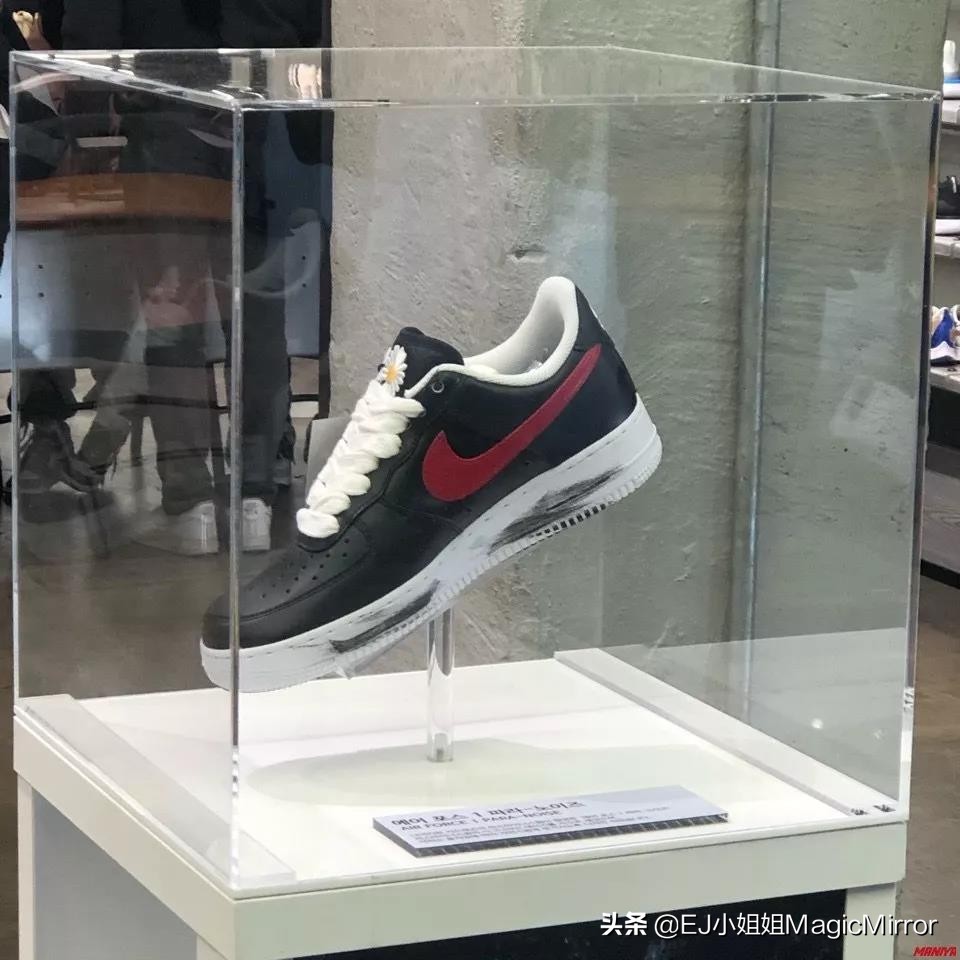 PMOXAF1韩国限定款，白色款提前发售现场爆满