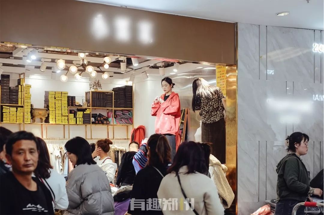 郑州银基商贸城,时尚和繁华背后,多的是你不知道的辛苦和忙碌