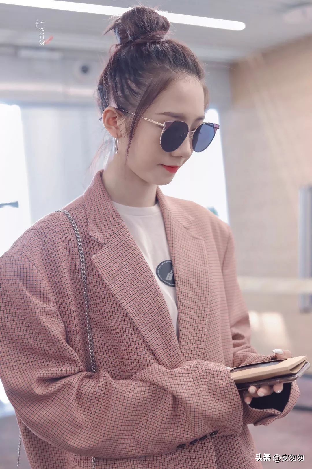 下半年第一周明星们都穿哪些转运装，一起看明星机场秀吧