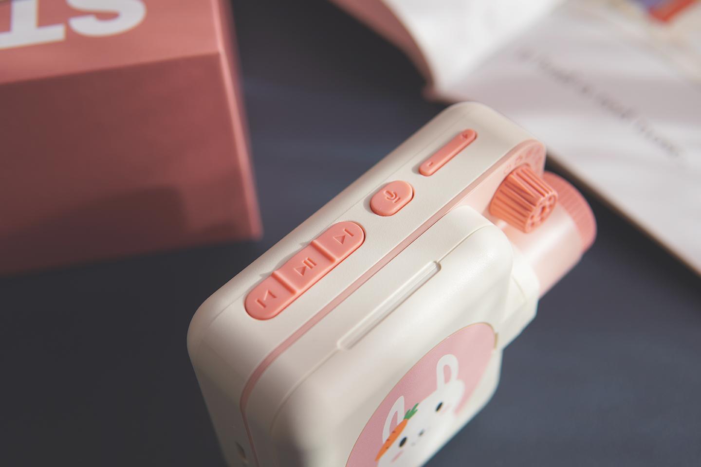 带娃好帮手,能投影能互动的趣学伴儿童故事放映机