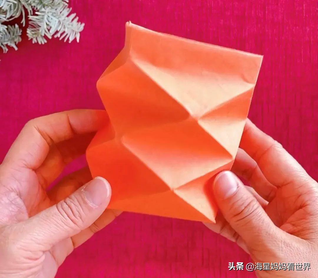 春节喜气洋洋大红灯笼高高挂,红红火火喜气洋洋百家姓灯笼