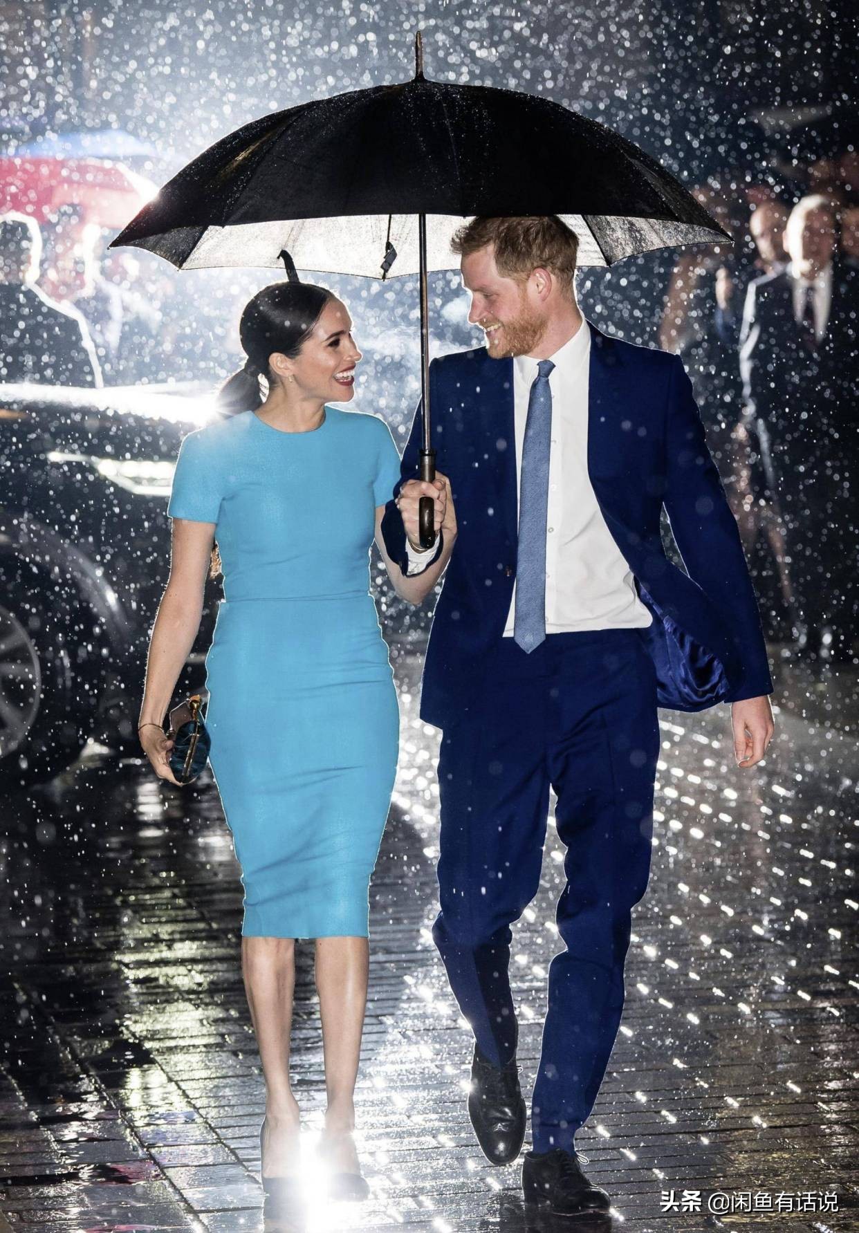 梅根离开王室后的穿搭,梅根重回白金汉宫