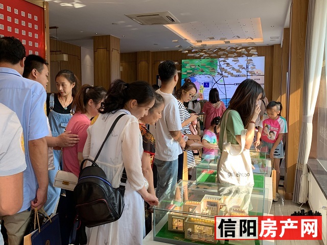 火爆!信阳多个售楼部挤满了人,抢房现场大曝光