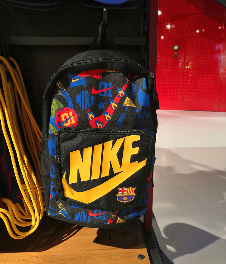 梅西8座金球专属战靴,梅西15周年足球鞋哪买得到正品