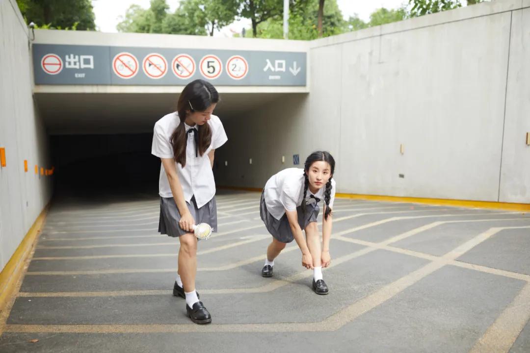 毕业照自己拍全身合成,毕业照自己拍怎么拍