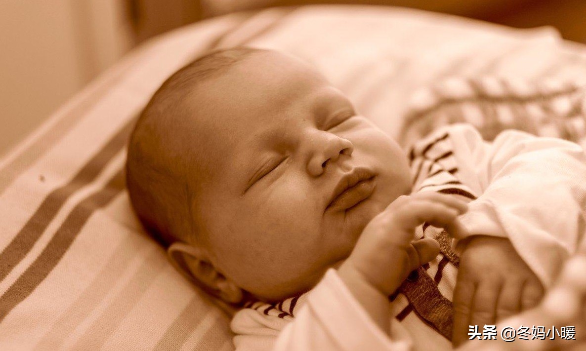 婴儿从床上摔下来嗷嗷叫,六个月小孩从床上摔一下严重吗