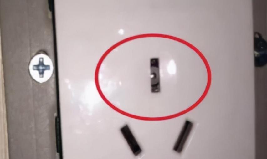 閰掑簵鎴块棿琚伔瑁呮憚鍍忓ご,閰掑簵闃插伔鎷嶅彂鐜板彲鐤戞憚鍍忓ご